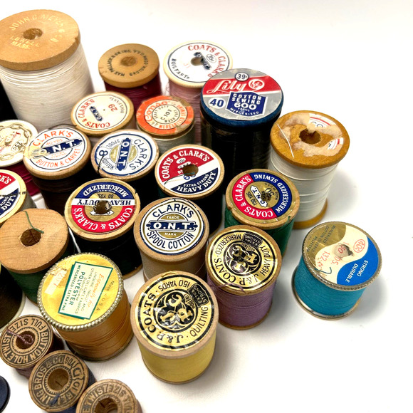 Vintage Thread On Wooden Spools Lot Of 24 Large And 8 Small Spools - Picture 3 of 11
